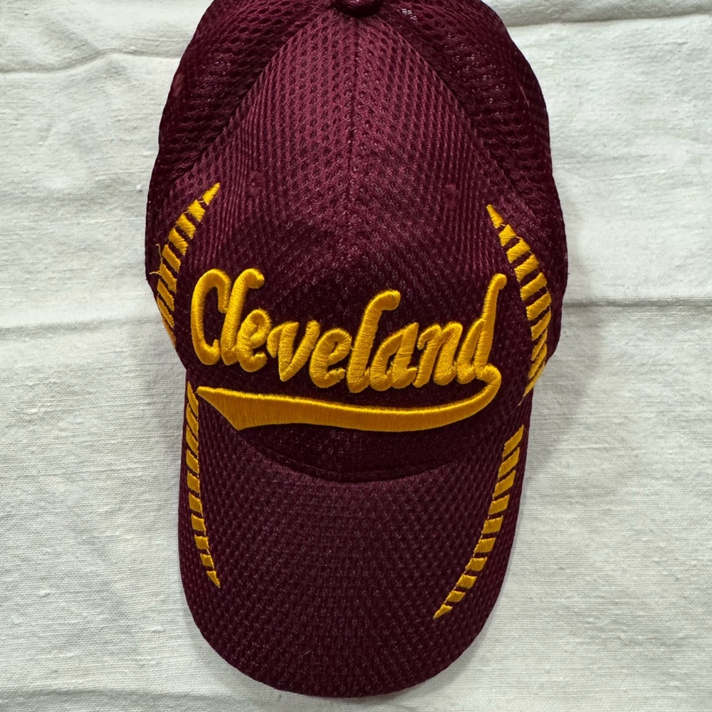 Cleveland Cavs Maroon Sports Hat Awesome Embroidery Velcro Adjustable Strap